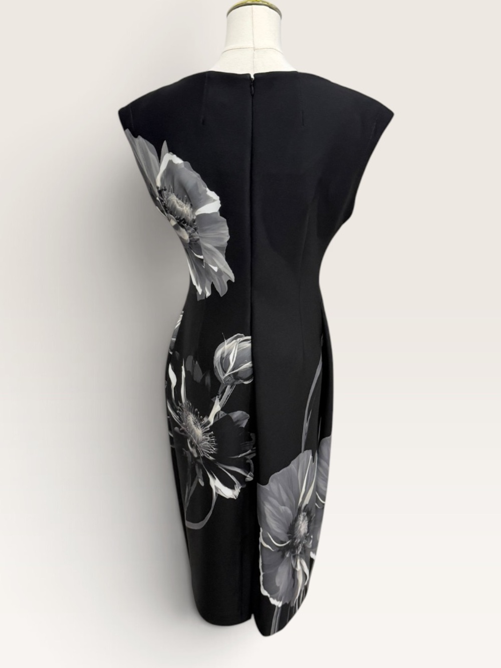 Donna Karan New York SZ 4 Black/Gray Floral Boat Neck Sheath Dress NWT $149 - Picture 5 of 16